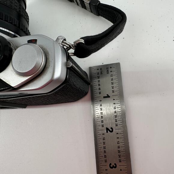 Asahi Pentax ME 35mm Film Camera with SMC Pentax-M 50mm f/1.7 Lens Japan - Picture 12 of 13